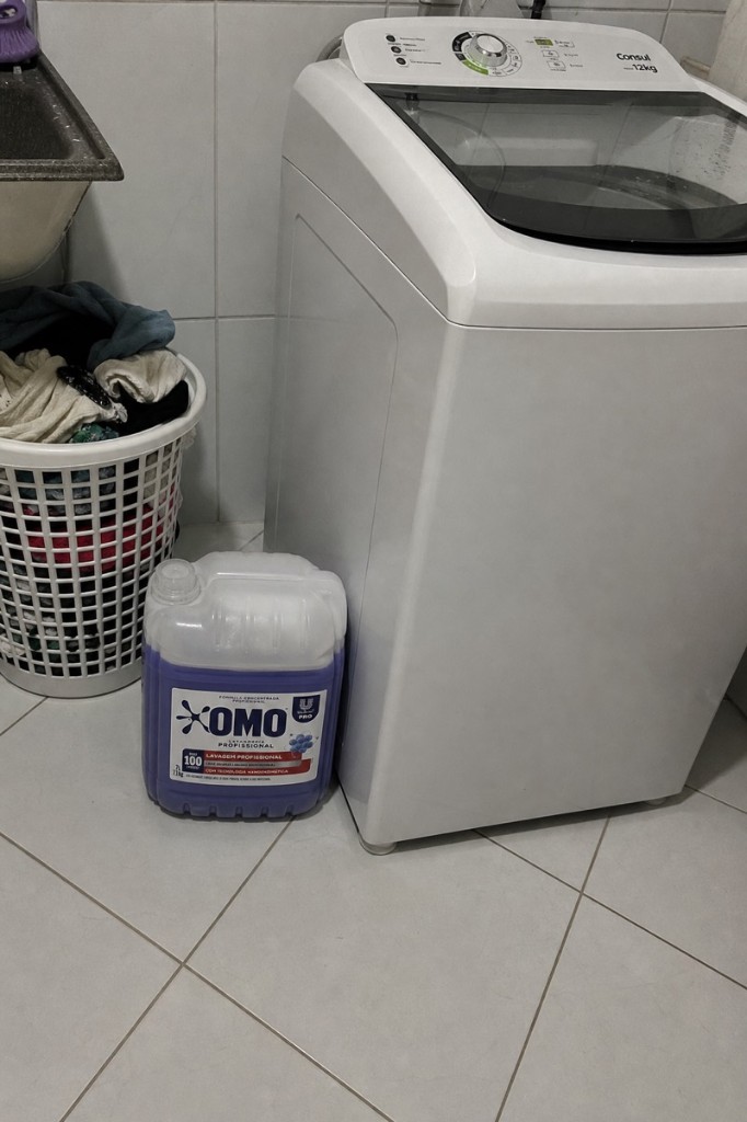 OMO 7L ao lado da máquina